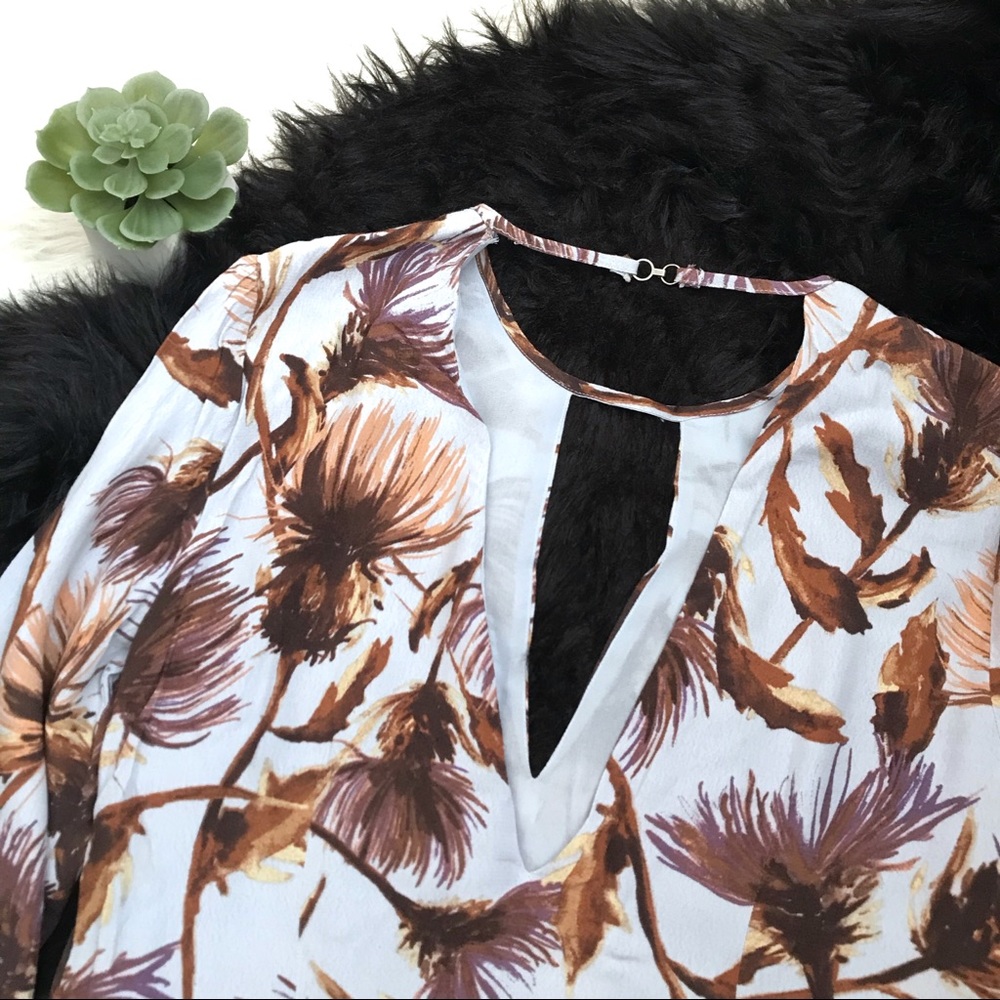 UO Kimchi Blue Bell Sleeve Dress - Picture 4 of 8